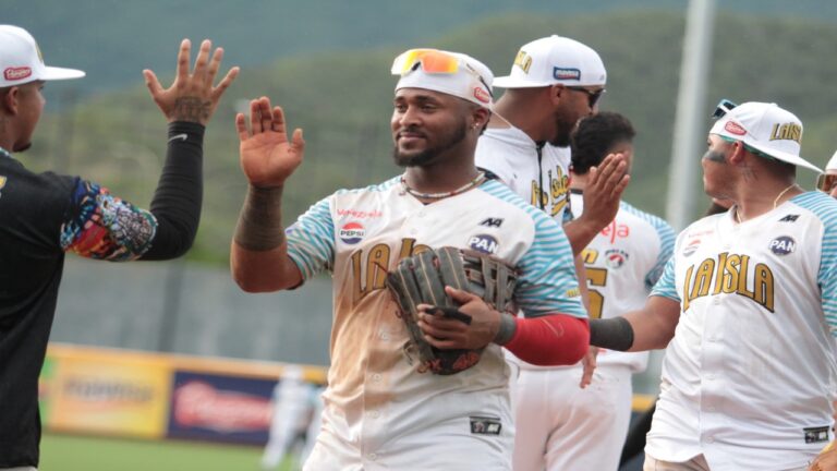 Bravos se volvió a imponer a Tiburones y asaltó el primer lugar del torneo