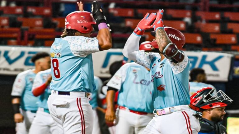 Cardenales mantuvo su vuelo alto y Tiburones descendió a las profundidades