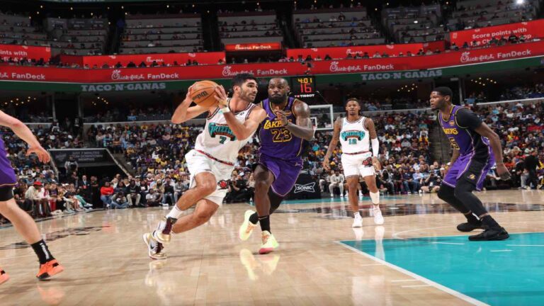 Memphis sobrevivió a los embistes de LeBron