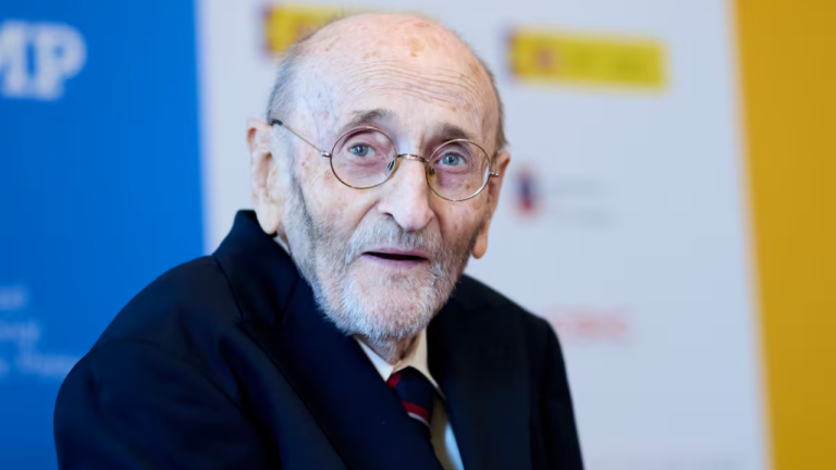 El español Álvaro Pombo gana el Premio Cervantes 2024