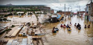 Intensa lluvia en el centro de Perú causó una inundación que provocó la destrucción de 30 casas