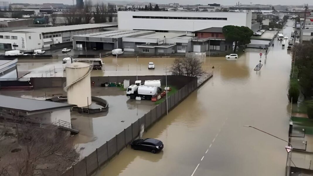 Corte de carreteras y cierre de escuelas por un fuerte temporal en el noreste de Sicilia