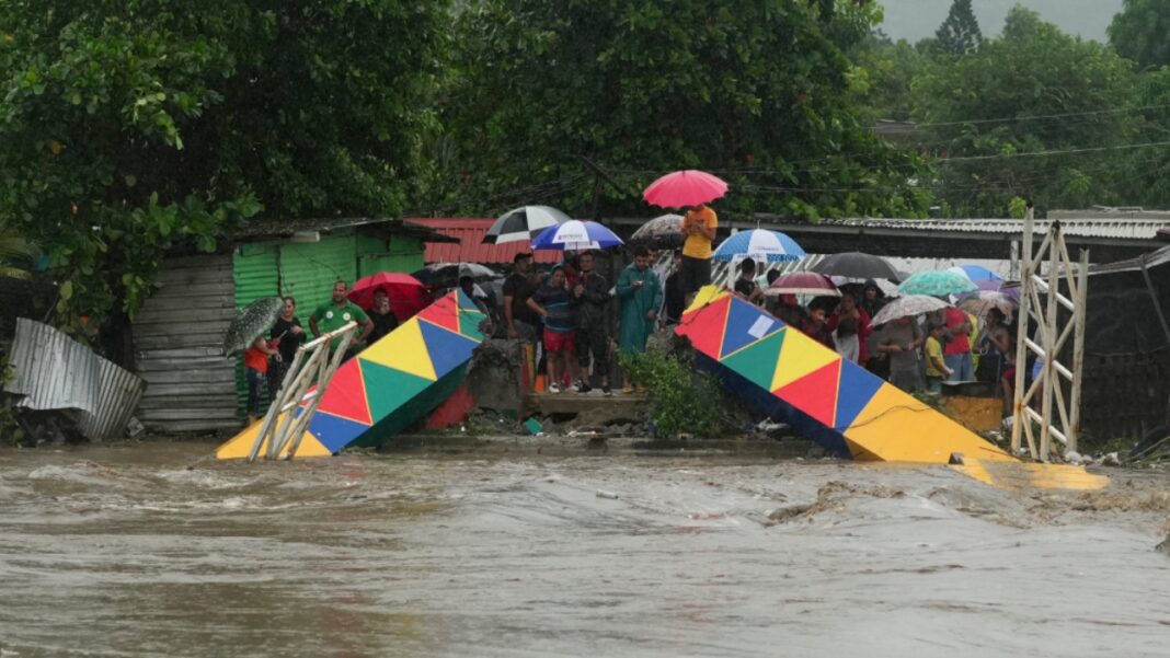 Un niño de 3 años es la segunda víctima mortal que causan las lluvias de Sara en Honduras