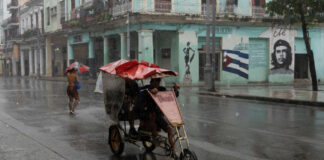 Zona oeste de Cuba recupera gradualmente la electricidad tras el paso del huracán Rafael