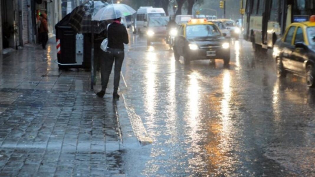 Uruguay emite una alerta roja por tormentas severas para la región norte