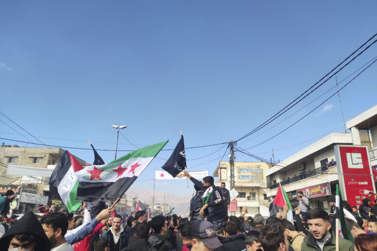 Rusia entra en contacto con la coalición insurgente que derrocó a Al Asad