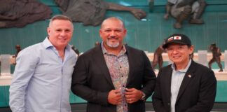 Alex Ramírez recibió homenaje por la LVBP y el Museo de Béisbol