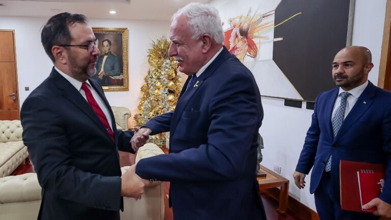 Ministro de Exteriores, Yvan Gil, recibió a excanciller de Palestina Ryad al-Maliki