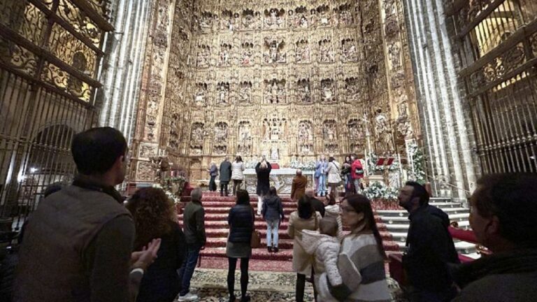 La Catedral de Sevilla cuenta su historia a través de sus muros con una colosal proyección