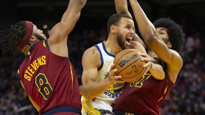 Los Cavaliers se pasearon en la casa de Curry