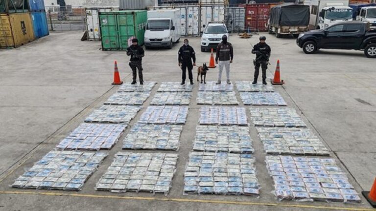 Ecuador decomisa más de una tonelada de cocaína que tenía como destino final España