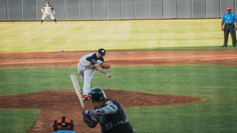 Leones y Águilas dividieron honores en el marco del Juego Naranja de la LVBP