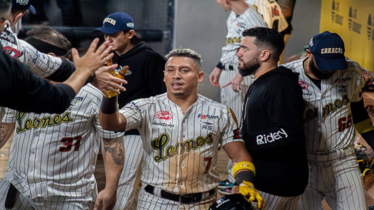 Leones del Caracas apeló a la épica frente a Tiburones para alcanzar la Serie del Comodín