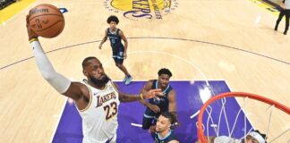 LeBron volvió en la victoria ante Memphis