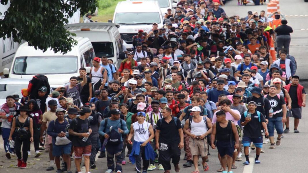 Caravana de migrantes prepara salida desde la frontera sur de México hasta EEUU