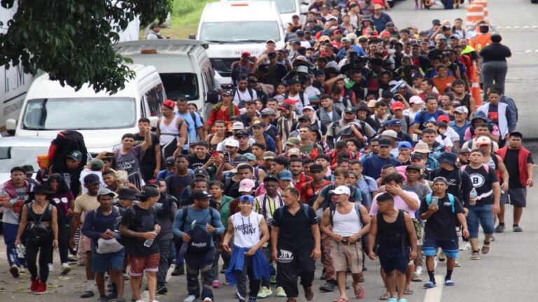 Caravana de migrantes prepara salida desde la frontera sur de México hasta EEUU