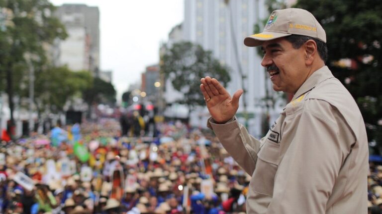 Maduro anuncia creación de brigadas populares milicianas de la Casa Militar