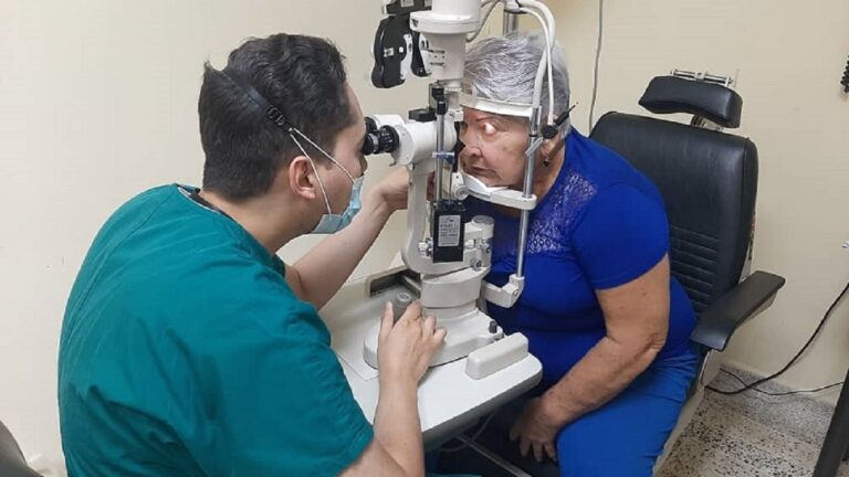 Más de 500 pacientes con cataratas en Sucre solicitan jornadas de intervención quirúrgica