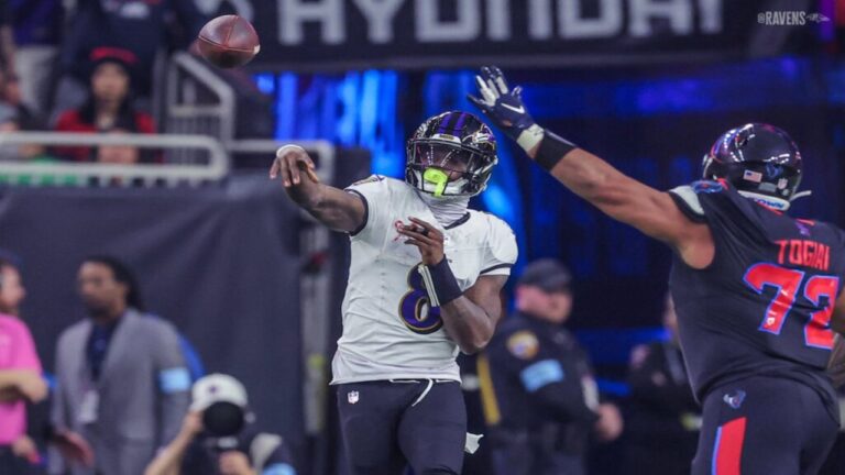 Lamar Jackson impuso un récord de yardas en la NFL en la paliza de Ravens sobre Texans