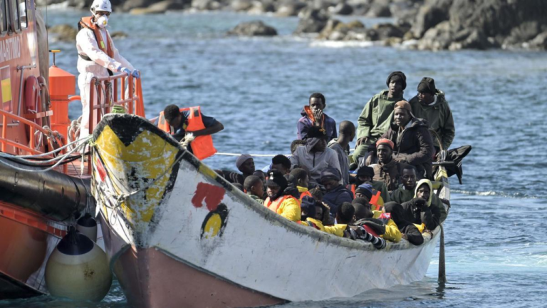 Más de 900 migrantes llegaron a Islas Canarias desde Nochebuena