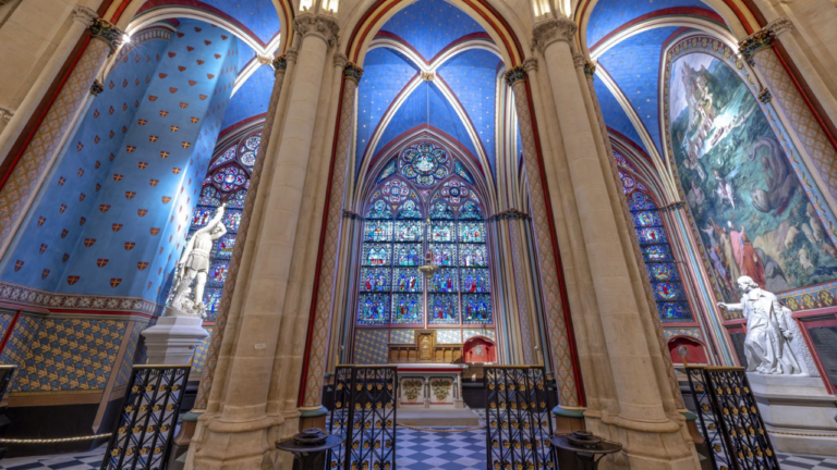 La reapertura de Notre Dame cambia planes y se hará en el interior por el mal tiempo