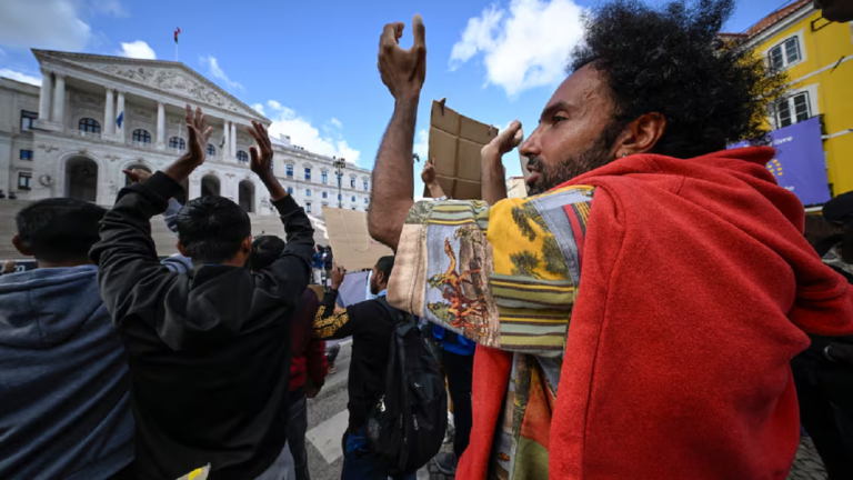 Cerca de 300 personas se manifiestan en Lisboa en solidaridad con inmigrantes