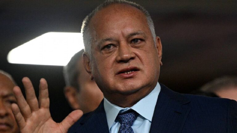 Gobierno nacional pide a militares responder de forma «contundente» a los «enemigos»