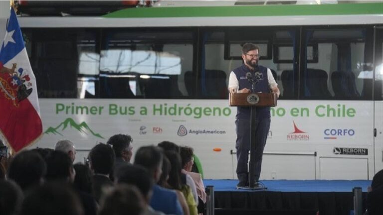Chile inaugura el primer bus a hidrógeno de fabricación propia