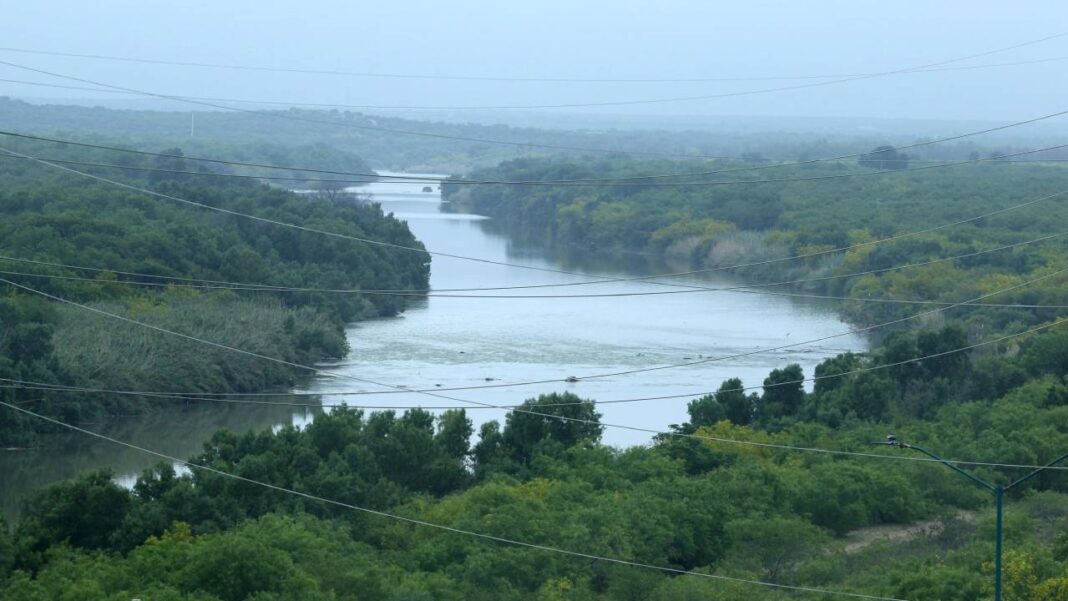 Autoridades mexicanas rescatan a seis migrantes en el río Bravo, fronterizo con EEUU
