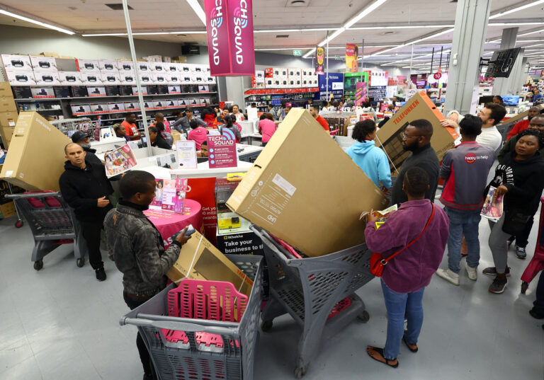 Compras de temporada decembrina se han enfocado en ropa, juguetes y zapatos más que en comida