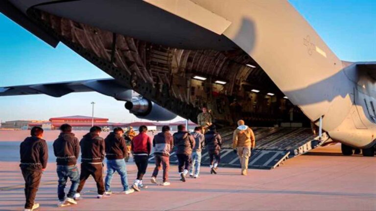 La Casa Blanca no tiene dudas que venezolanos enviados a El Salvador son del Tren de Aragua