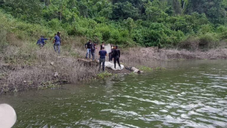 Hallan el cuerpo sin vida de hombre que salió a navegar en una balsa en el estado Sucre