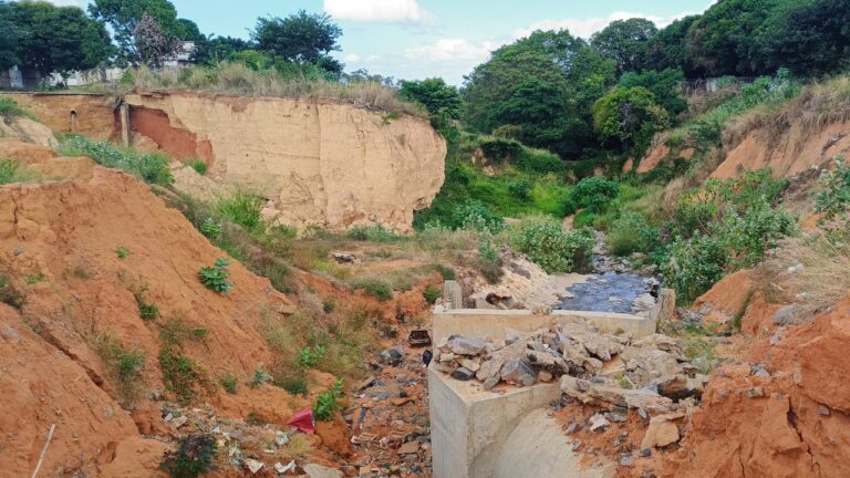 Al menos 50 familias enfrentan riesgo de derrumbe en San Félix