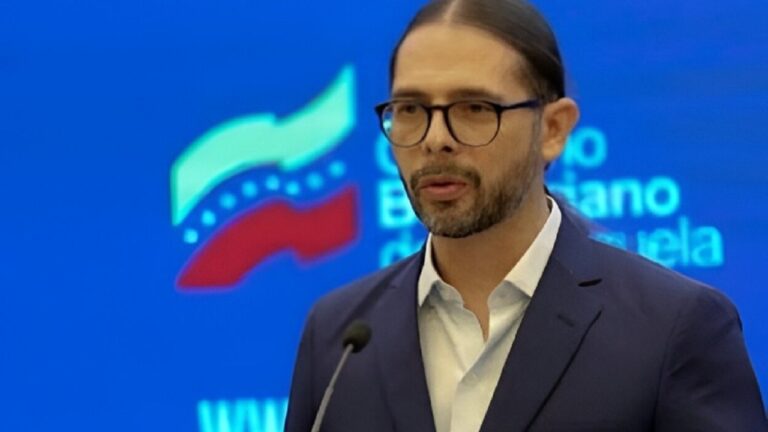 Ministro muestra evidencias de amenazas y complicidad de bandas criminales con opositores