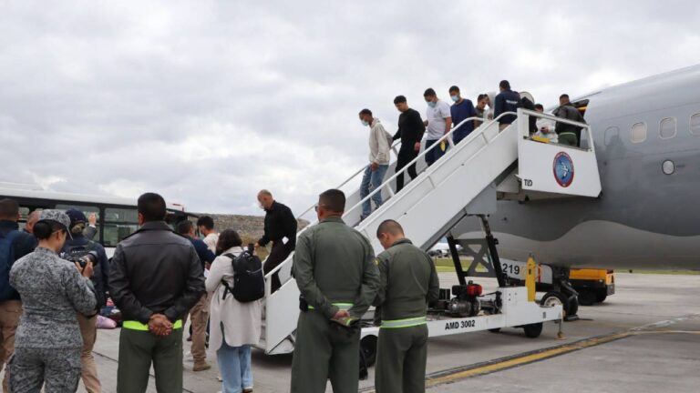 Colombia recibió el tercer avión con deportados de Estados Unidos