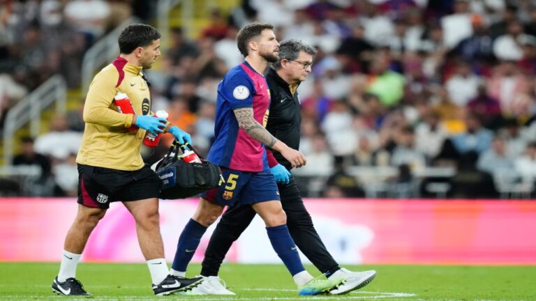 Íñigo Martínez estará cuatro semanas de baja por una rotura en el bíceps femoral