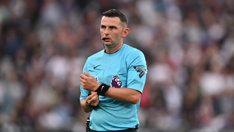 Michael Oliver recibe protección policial y no dirigirá el Arsenal-City