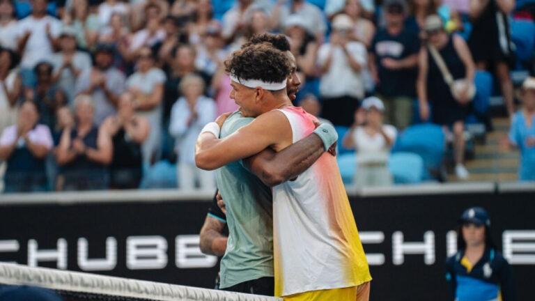 Shelton entra en cuartos a expensas del retiro de Monfils