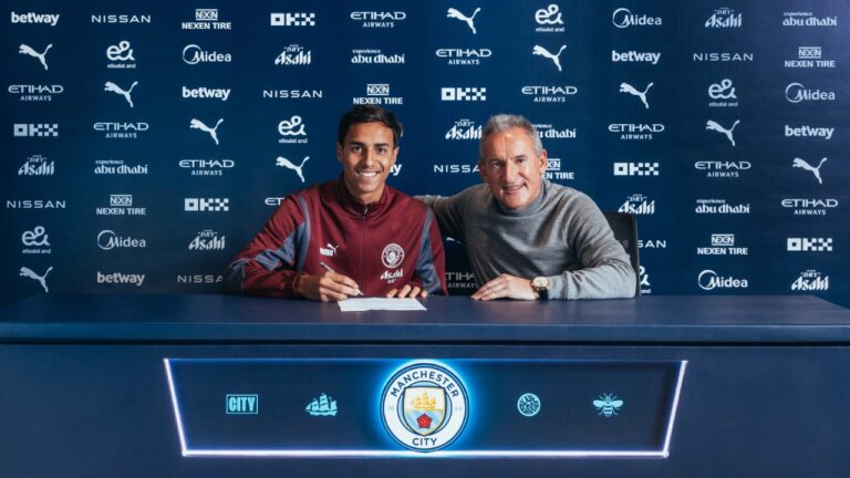 Manchester City oficializó la contratación del defensa Vitor Reis