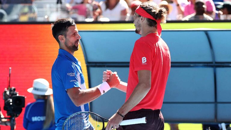 Djokovic abandona por lesión y Zverev es finalista en Australia