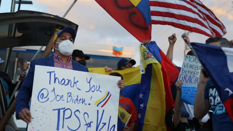 Biden extiende por 18 meses el permiso migratorio TPS para 600 mil venezolanos