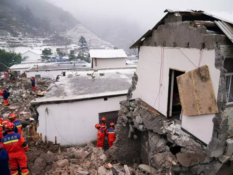 Asciende a 126 el número de muertos por terremoto en China