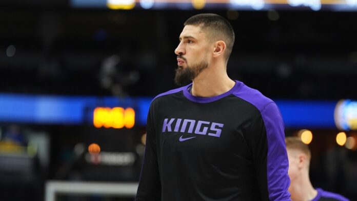 Alex Len refuerza a los Lakers