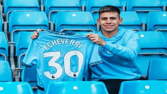 Claudio Echeverri fue presentado oficialmente en el Manchester City
