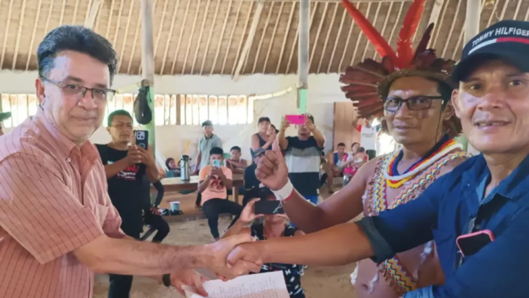 Gobernación de Amazonas estableció mesa de diálogo con indígenas yekuanas y sanemas