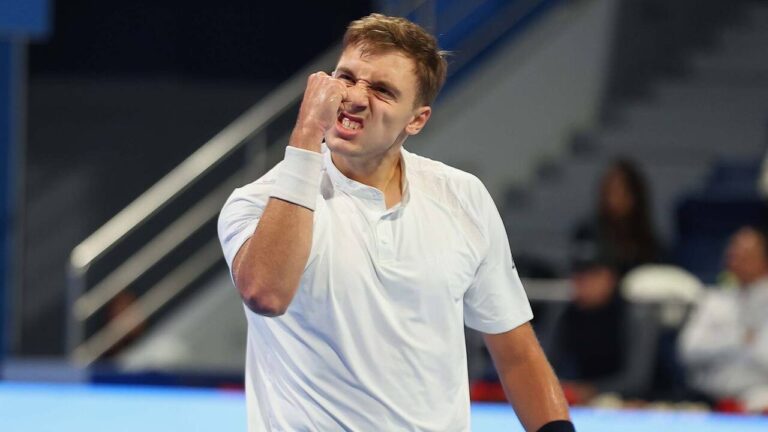 Medjedovic culminó la participación de Tsitsipas en Doha