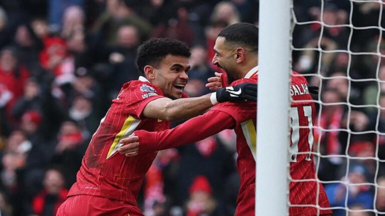 Luis Díaz rehabilitó al Liverpool frente a la manada de lobos