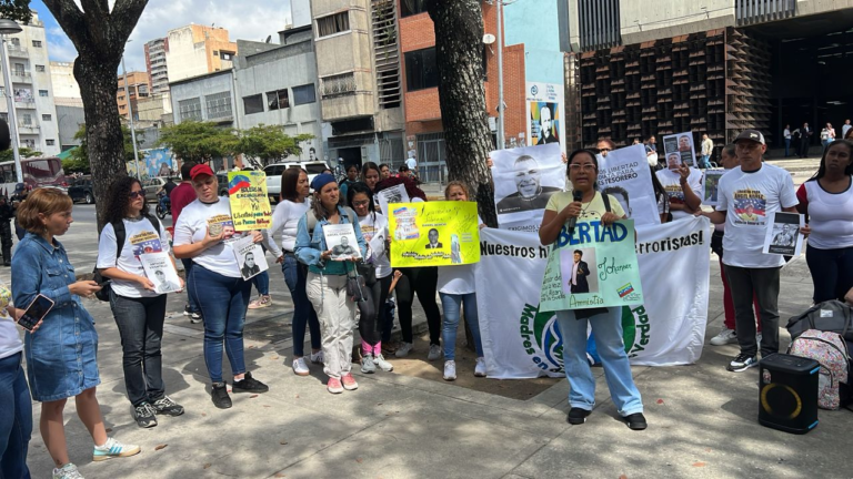 Familiares exigen la libertad de los detenidos durante las protestas postelectorales