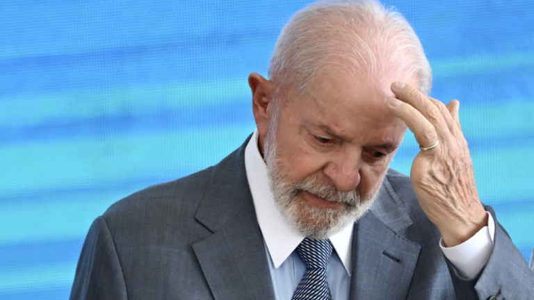 Encuesta arrojó que popularidad de Lula se desploma al menor nivel de todos sus mandatos