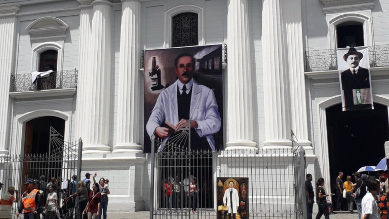 Devotos se congregaron en iglesia La Candelaria para venerar a José Gregorio Hernández